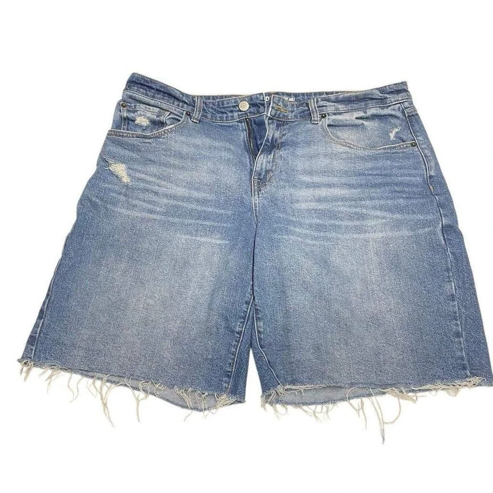 Torrid Medium Wash Destruction Classic Denim Baggy Jorts